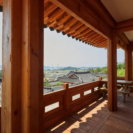 Shinan Rainbow Hanok Pension