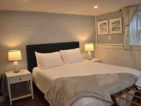 Anchors Away Inn 2 Br Apt 1 min walk to the Beach King & Queen Hotels in Hull