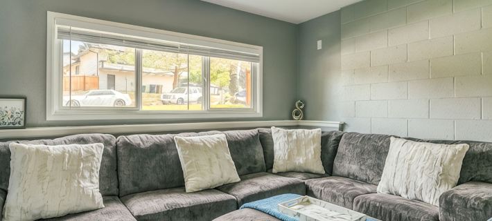 Suite with Hot Tub -AC  - Huge Fenced Yard - Mt. Rainier View - Private Entrance Hotels in Kirkland