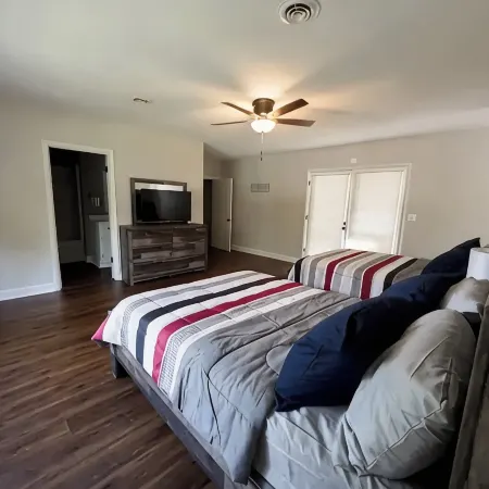 Lake Lodge - 2 bed / 2 bath Cabin