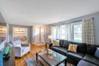 Gorgeous l 3 Season Porch l Dry Bar l Fireplace - Wifi