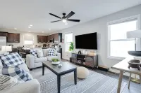Modern, Spacious Whole Unit Traveler's Home! - บังกะโล