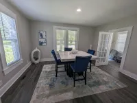 4-Bedroom Home /Port Clinton. Close to restaurants/shopping, Jet Express, beach. - 3-Star