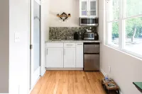 1 Southern Charm is a Private Studio is 4 Miles from Downtown Charleston - Condos