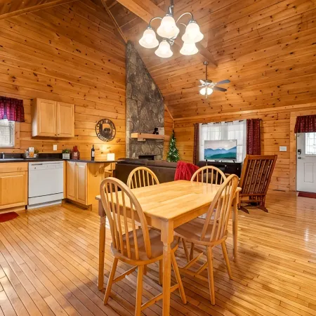 1BR Cozy Cabin - Romantic, Hot Tub, Couples, RELAX in Pigeon Forge