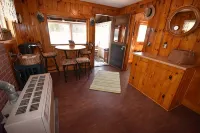 Lake Willoughby Views and access.  Boat Dock and Beach  Wood fired hot tub - Alppimaja