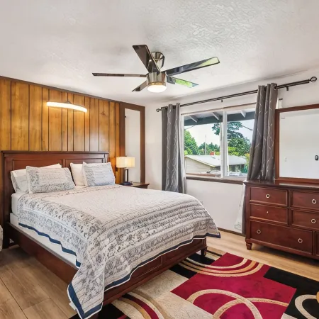 Portland Charming, fully furnished, private, quiet and pets friendly Home.