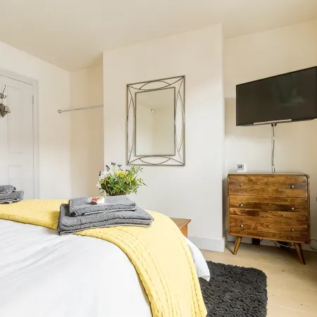 Cosy Fisherman’s Cottage, minutes from High Street, Harbour & Beach