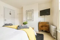 Cosy Fisherman’s Cottage, minutes from High Street, Harbour & Beach