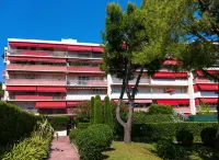 Casalionelantibes : Large Apartment with AC, King-Size Bed, Garden and Parking - 2つ星