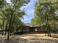 Beautiful lakefront house in 3 acre private woods