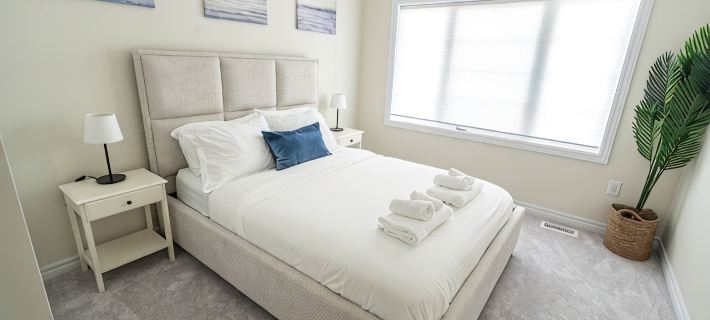 BRAND NEW 3 bedroom house minutes from Niagara Falls Hotels in Thorold