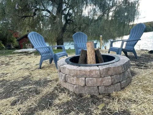 Charming Mountain-View Waterfront Retreat – Hot Tub, Sauna, Game Room & Fire Pit