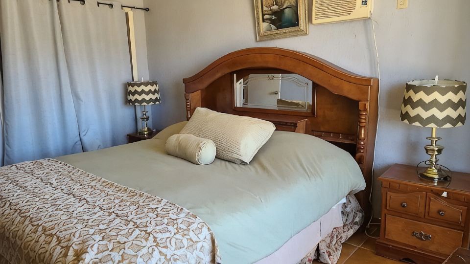 PRIVATE, COMFORTABLE & SPACIOUS! NEAR THE MARINA, BEACHES & DOWNTOWN! CONDO 302