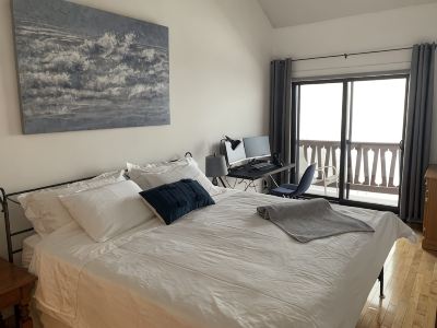 Breathtaking lake and mountain view 2 bdrm condo