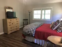 Relaxing retreat on Otter Falls with views of Grandfather Mountain. - balcony