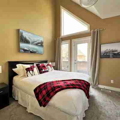 Spectacular Mountain Views! Unique & Rare End Unit 2 Storey Condo + 2 balconies! Rooms