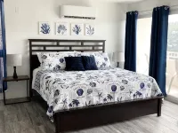 Updated 1Br/1BA - "Hillside Getaway" Hotels in Northside