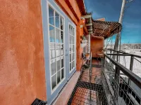 Downtown loft apartment with excellent views, furnishings and location on square