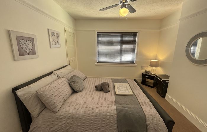 Delightful 2 bed detached home with secure parking