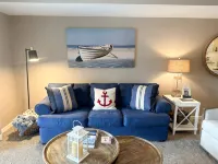 NEW LISTING *Lakefront* Sleeps 6* Pool* - Wifi