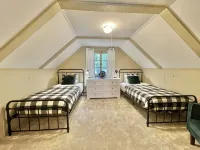 Lakefront Cabin with tons of trails! - balcony