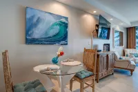 Romantic Oceanfront Condo at Lahaina Shores with Sweeping Ocean Views