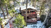 Romantic, Pet-Friendly Cabin. 5-min walk to Lake. 2 BBQ + 2 Decks + Fire Pit/EV - 2-Star
