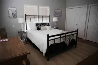Dos Pinos Riverside Cottage near DT Kerrville - 4つ星
