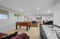 Brand New 2021 4 BR + den Lake House minutes to world class golf. - 4 stjerner