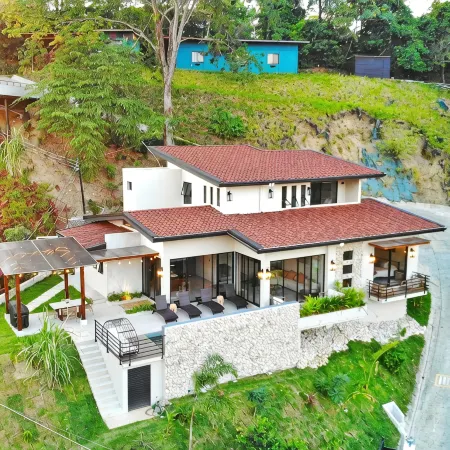Brand New  Casa Lunula 4-bedroom 4.5 Bath house in Manuel Antonio w/Private Pool