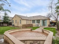 Fresno House - BBQ, Fire Pit, 3 Bed, 2 Bath & 2 Car Garage!