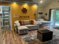 Cozy Cabin on Lake, relax and recharge. Enjoy boating, fishing and swimming.