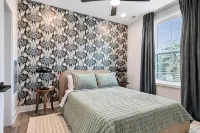 Evelyn 319 - Beautiful brand-new 1BR in beautiful Forest Hill - balcony