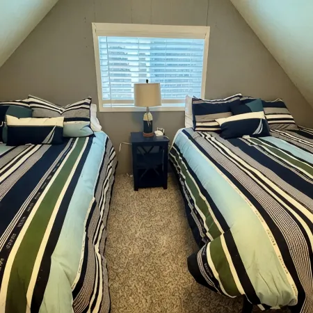 Oh Deer • Waterfront Cabin, private dock, Sleeps 8