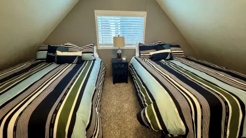 Oh Deer • Waterfront Cabin, private dock, Sleeps 8 - Chalets