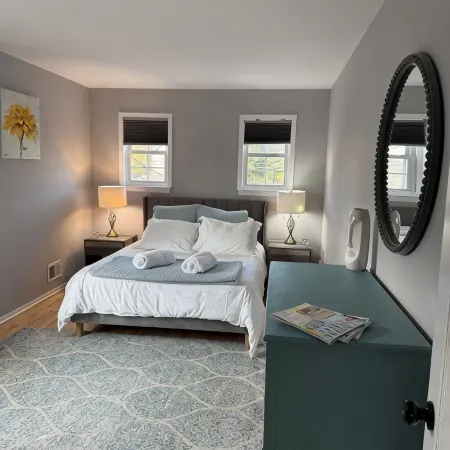 Ground-Level Bed and Bath! Well Equipped Beautiful Backyard and Near the Beach.