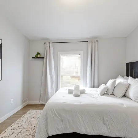 5 mins to Grand Park, 15 mins to Ruoff, pet-friendly, peaceful environment!