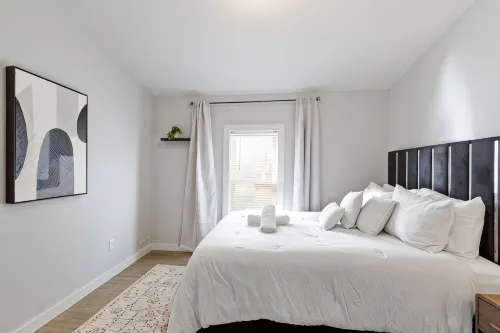 5 mins to Grand Park, 15 mins to Ruoff, pet-friendly, peaceful environment! - 4-Star