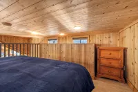 Cabin w/Loft in South Lake Tahoe - 15 Mins from Skiing, Stateline & Emerald Bay - Chalets