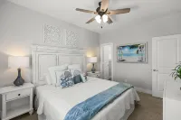 Beautiful Pointe West Beach House w/Great Sunsets, Beach, Bay Views & Pet Ok - สระว่ายน้ำแบบอินฟินิตี้