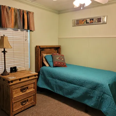 Comy, Cozy Cottage! Hot Tub ! Pets by Approval. Book Now Summer's Filling up!