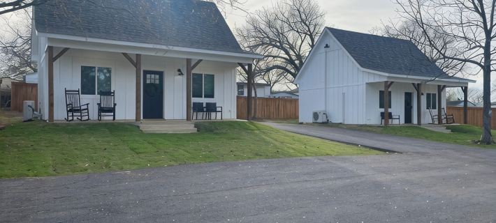 Two Peaks-South: New Cozy Cabin-Vaulted Ceiling-1 Mile to Lake Texoma. Hotels in Bryan County