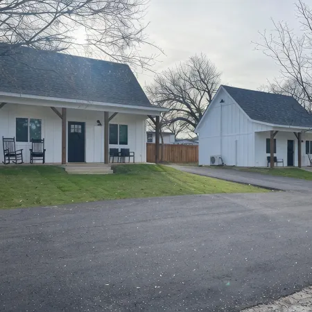 Two Peaks-South: New Cozy Cabin-Vaulted Ceiling-1 Mile to Lake Texoma.