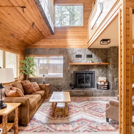 MT HOOD CABIN! Remodeled, 2500 sq ft, Sleeps 12!