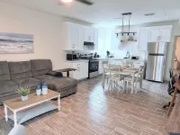 Charming 2-bedroom cottage in Laredo with high-speed WiFi, AC - Homestays