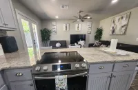 Spacious 4-bdr house in charming Del City with AC, WiFi and 9 min of Tinker AFB - 무료 와이파이