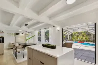 THE TERRACOTTA, Heated Pool! Close to 5th Ave and Beaches - Private Pools