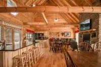 Mountain Retreat - Theater & Arcade - Hot Tubs - Boutique