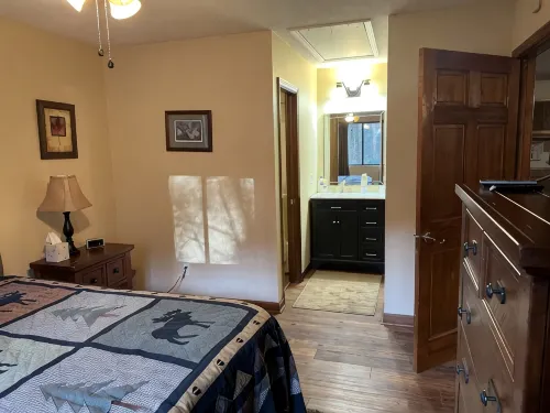 5 minutes to Helen center, hot tub, on creek with waterfall’ - Chalets